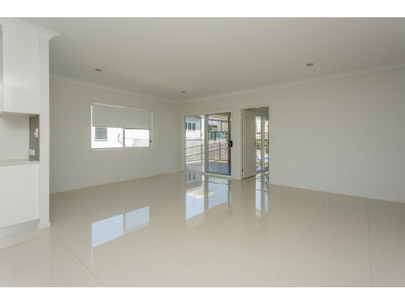 27 Douglas Crescent, Rural View QLD 4740