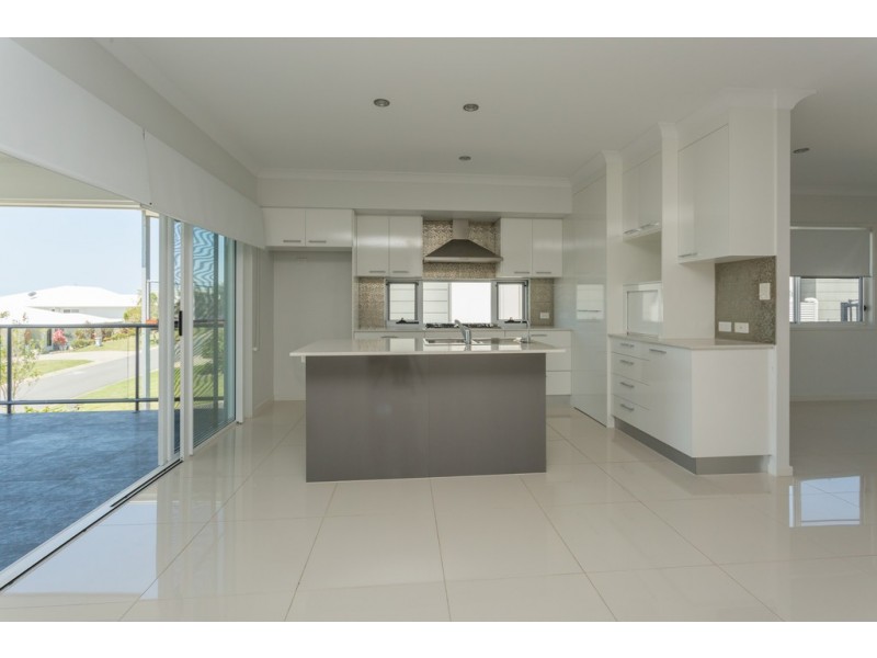 27 Douglas Crescent, Rural View QLD 4740