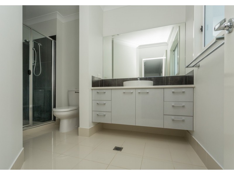 27 Douglas Crescent, Rural View QLD 4740