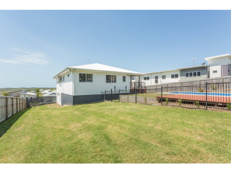 27 Douglas Crescent, Rural View QLD 4740