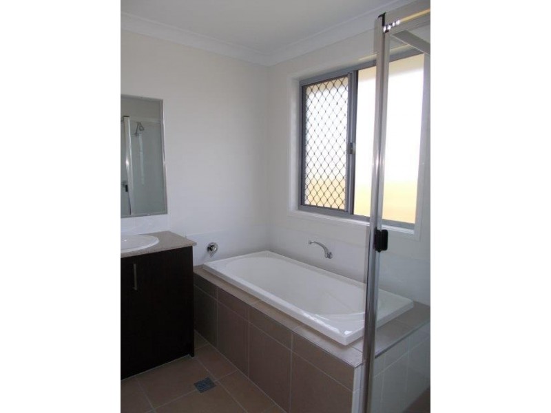 1/59 Caroval Drive, Rural View QLD 4740