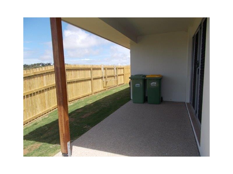 1/59 Caroval Drive, Rural View QLD 4740