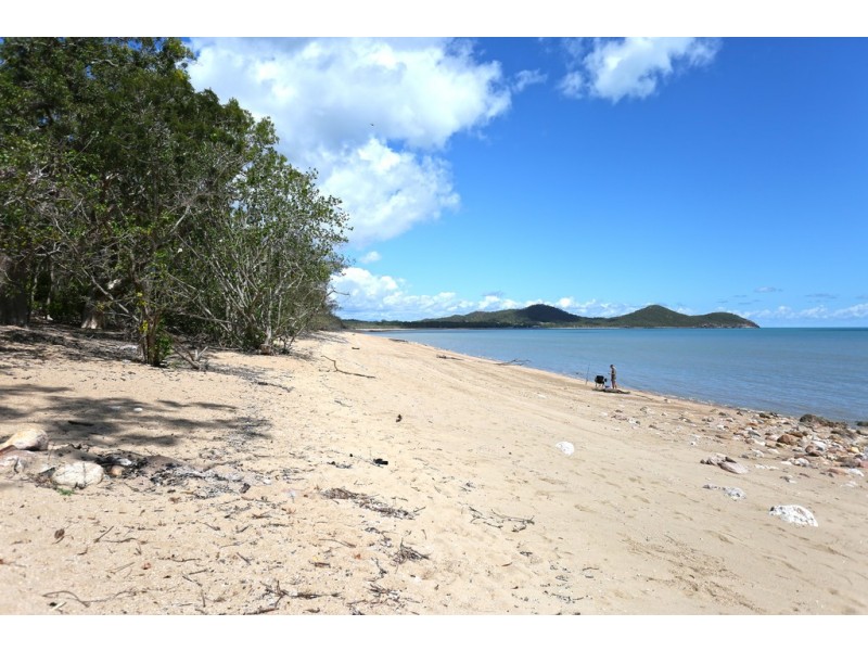 79 Smalleys Beach Road, Cape Hillsborough QLD 4740