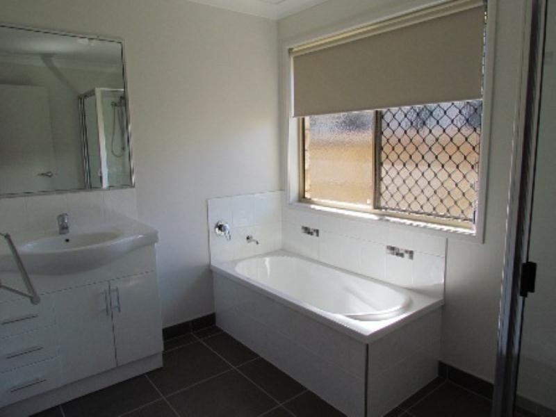 76 Canecutters Drive, Ooralea QLD 4740