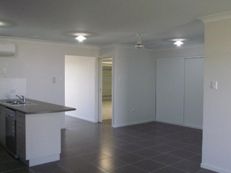 76 Canecutters Drive, Ooralea QLD 4740