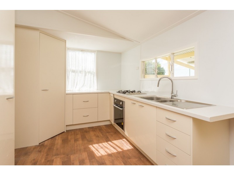 18 Atherton Street, Sarina QLD 4737