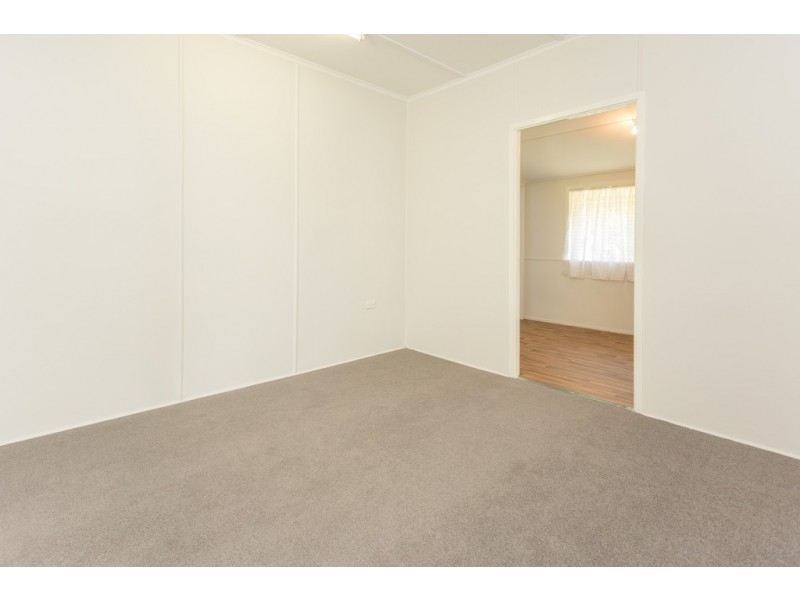 18 Atherton Street, Sarina QLD 4737