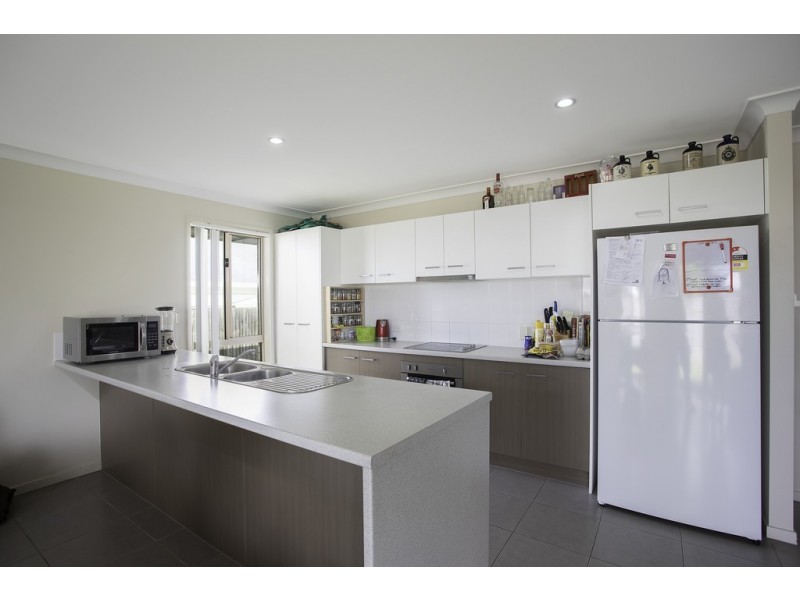 4 Bonney Street, Rural View QLD 4740