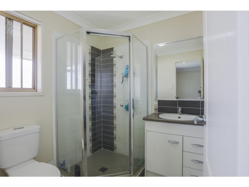 4 Bonney Street, Rural View QLD 4740