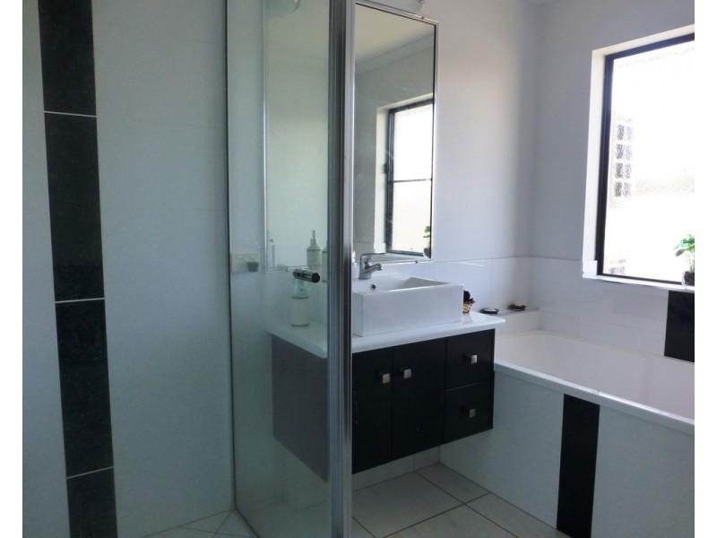 68 Makybe Diva Drive, Ooralea QLD 4740