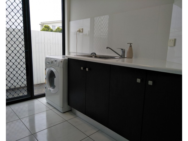 68 Makybe Diva Drive, Ooralea QLD 4740