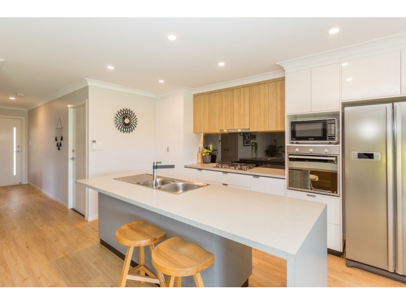 17 Dulcis Drive, Rural View QLD 4740