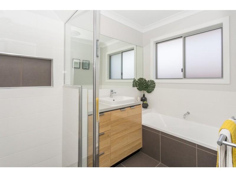 17 Dulcis Drive, Rural View QLD 4740