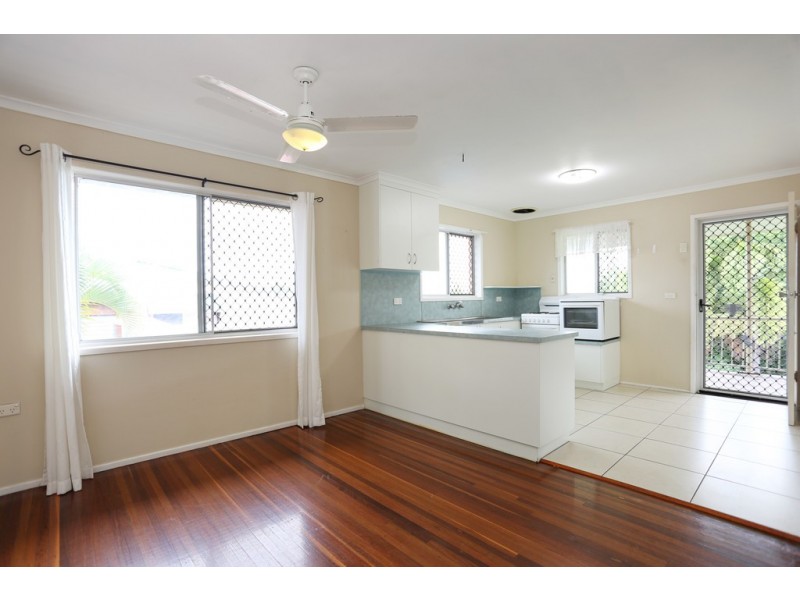 8 Adair Court, Rural View QLD 4740