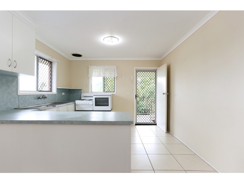 8 Adair Court, Rural View QLD 4740