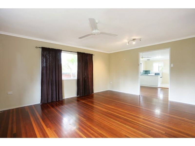 8 Adair Court, Rural View QLD 4740