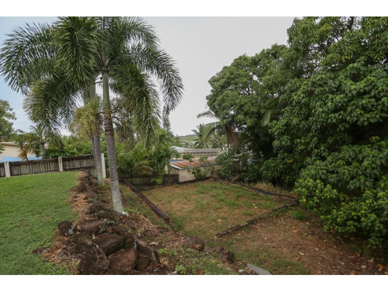 8 Adair Court, Rural View QLD 4740