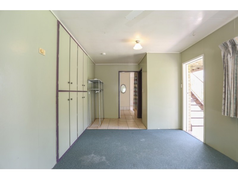 8 Adair Court, Rural View QLD 4740