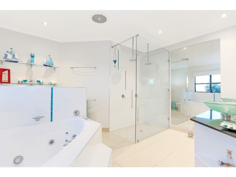 11 Coral Ridge Drive, Eimeo QLD 4740