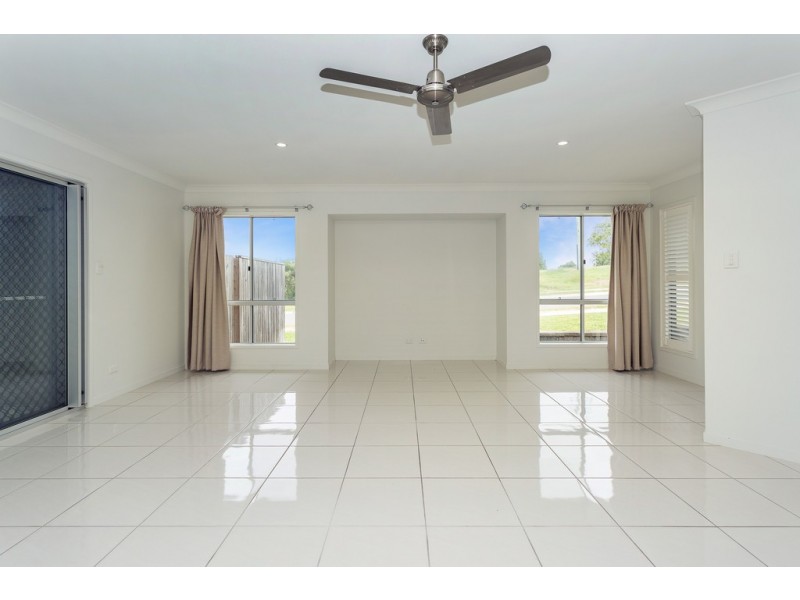 16 Kerrisdale Crescent, Beaconsfield QLD 4740