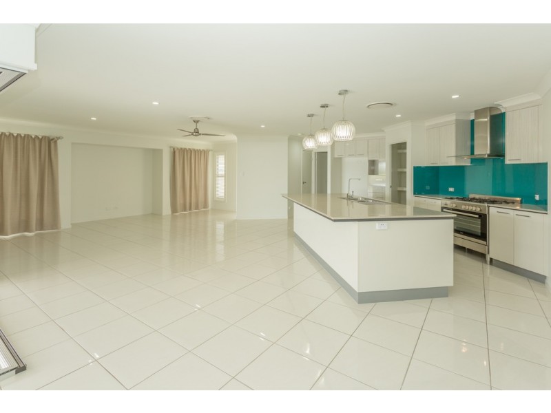 16 Kerrisdale Crescent, Beaconsfield QLD 4740