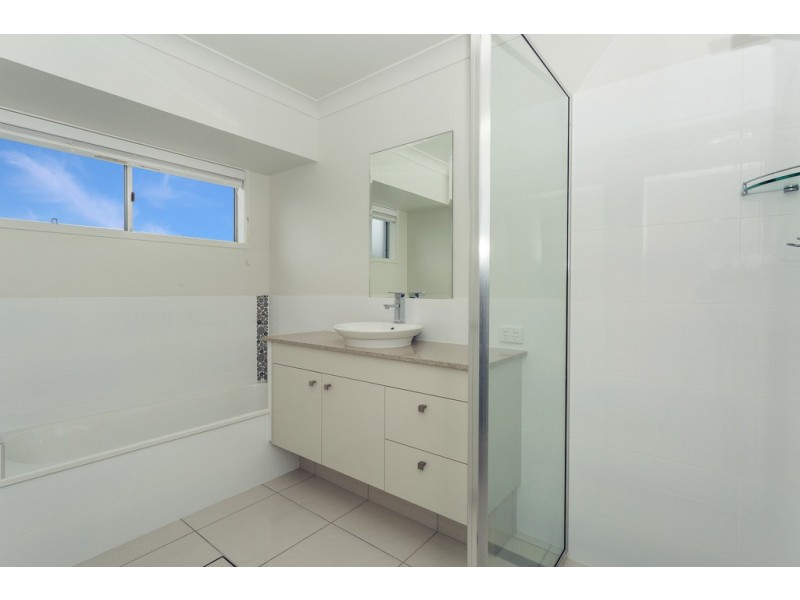 16 Kerrisdale Crescent, Beaconsfield QLD 4740