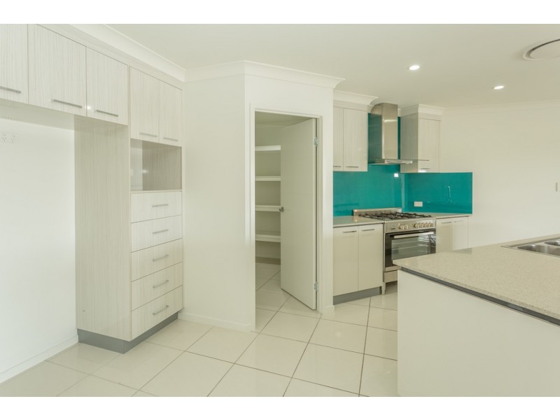 16 Kerrisdale Crescent, Beaconsfield QLD 4740