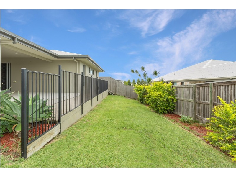 16 Kerrisdale Crescent, Beaconsfield QLD 4740