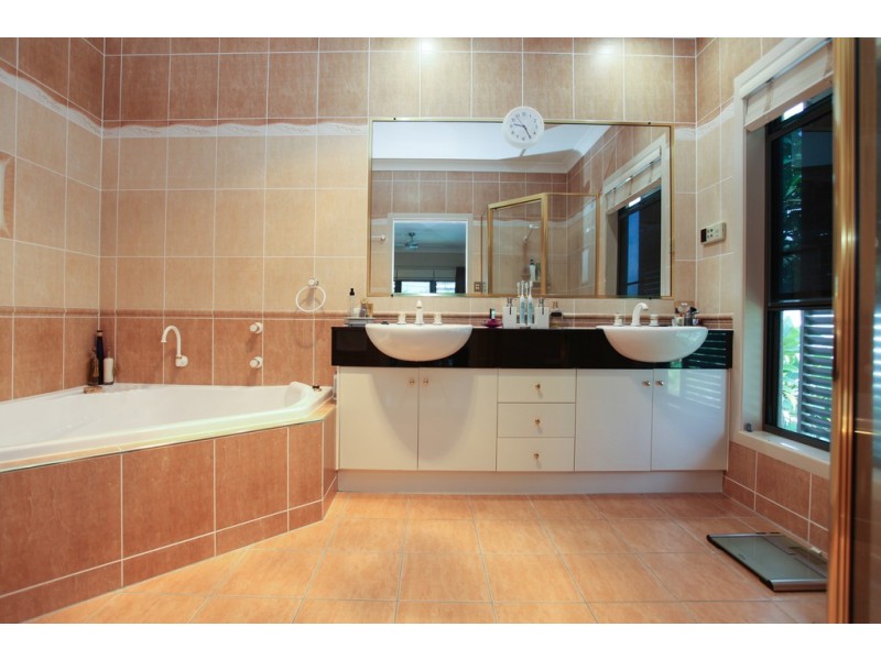 17 Vailala Rise, Rural View QLD 4740