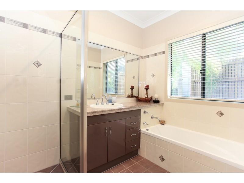 17 Vailala Rise, Rural View QLD 4740