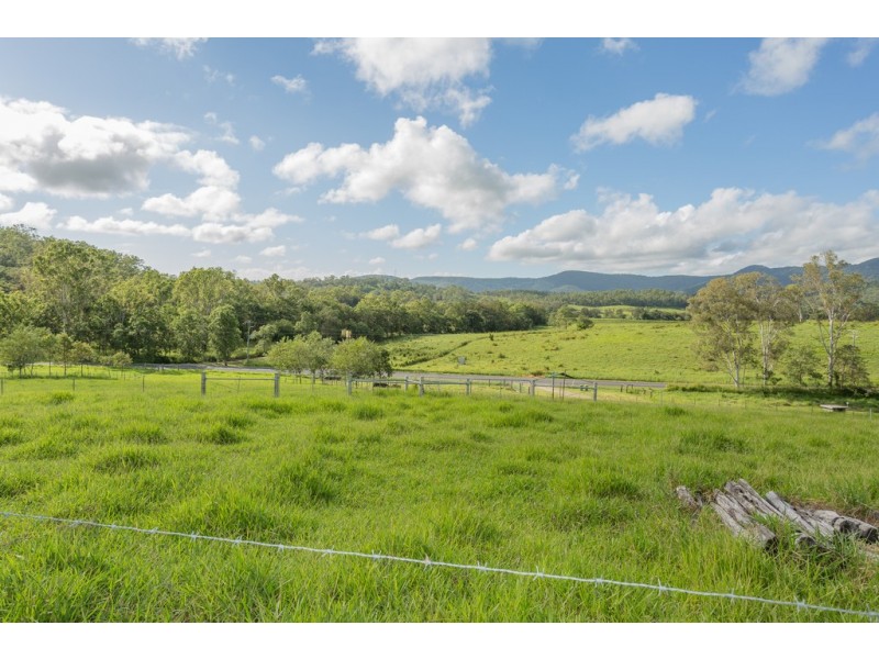 289 West Plane Creek Road, Sarina QLD 4737