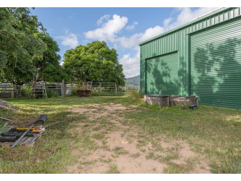 289 West Plane Creek Road, Sarina QLD 4737