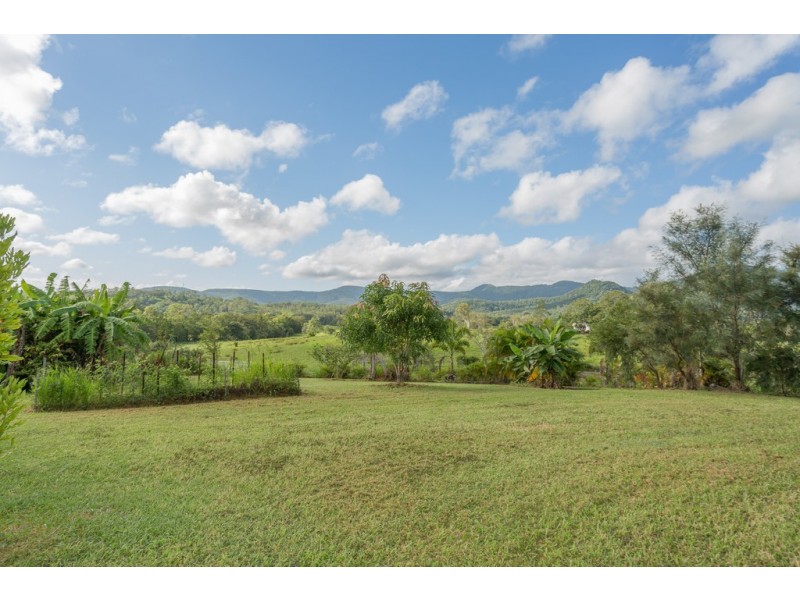 289 West Plane Creek Road, Sarina QLD 4737