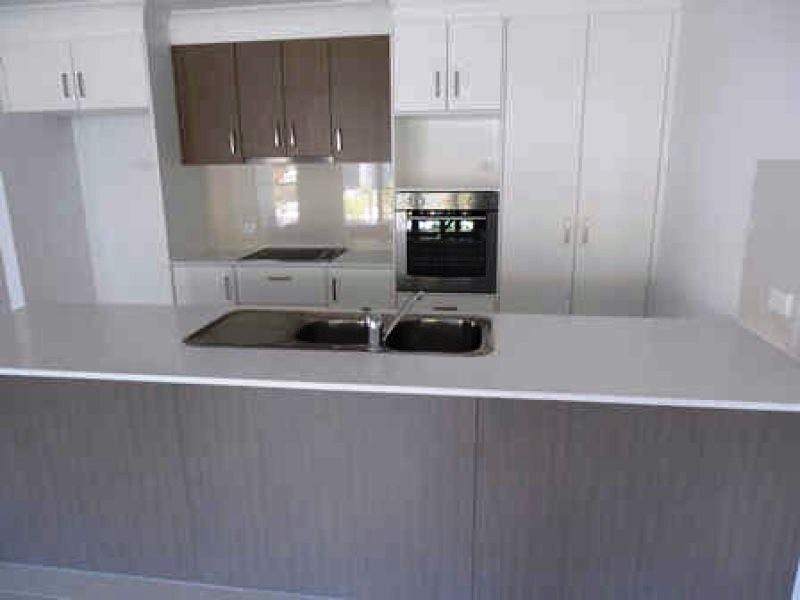 2/1 Holloways Court, Blacks Beach QLD 4740