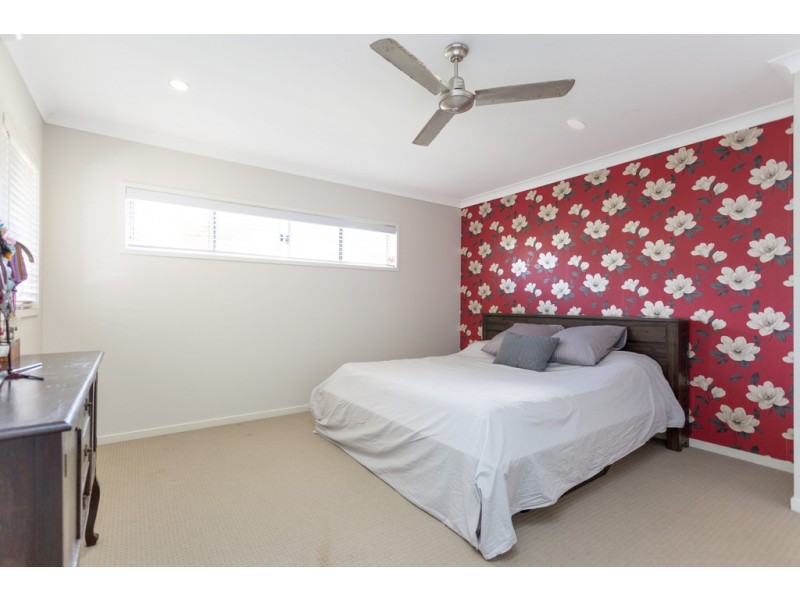 8 McIlwraith Way, Rural View QLD 4740
