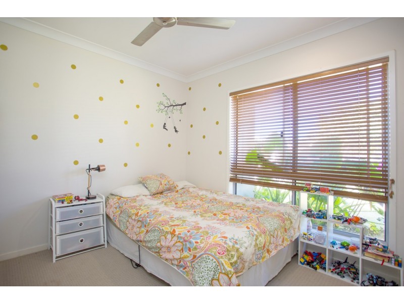 8 McIlwraith Way, Rural View QLD 4740