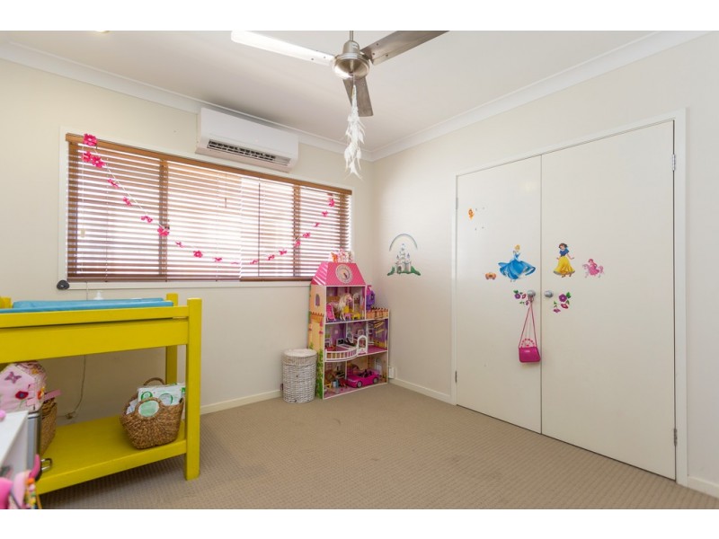8 McIlwraith Way, Rural View QLD 4740