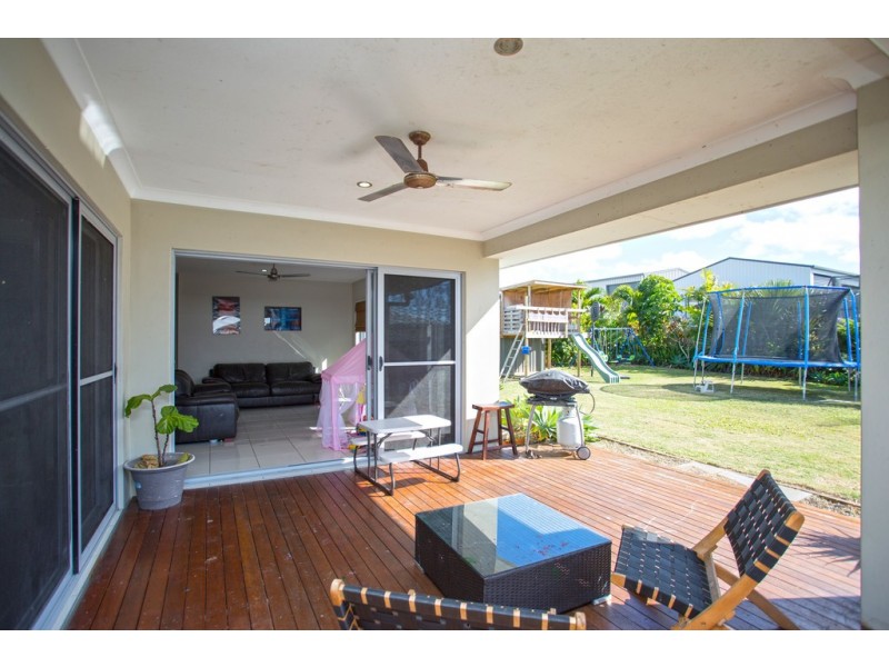 8 McIlwraith Way, Rural View QLD 4740