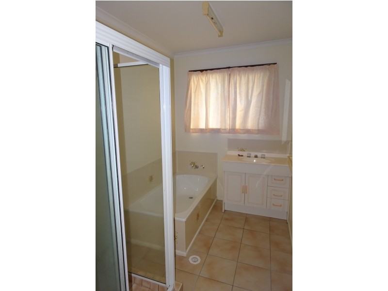 8 Outlook Crescent, Mount Pleasant QLD 4740