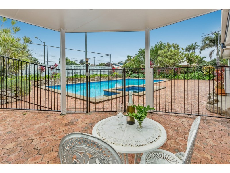 2 Kiwi Court, Ooralea QLD 4740