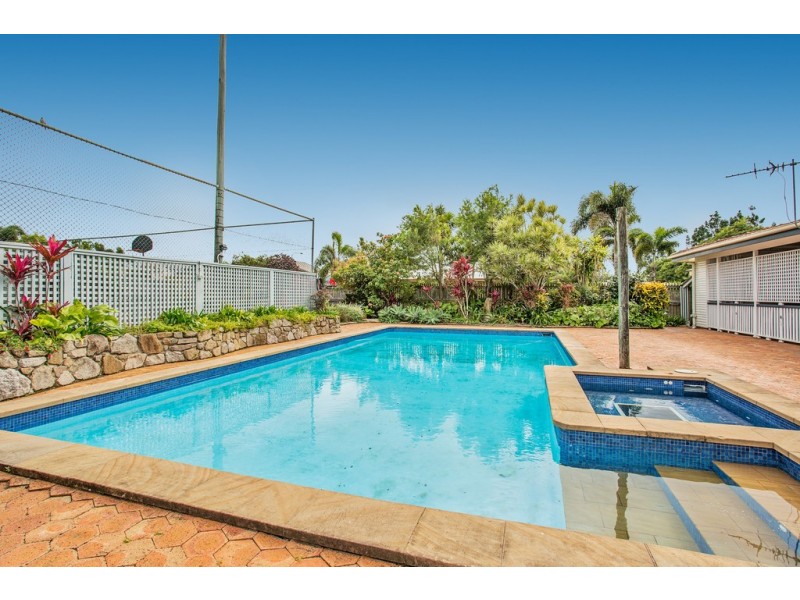 2 Kiwi Court, Ooralea QLD 4740