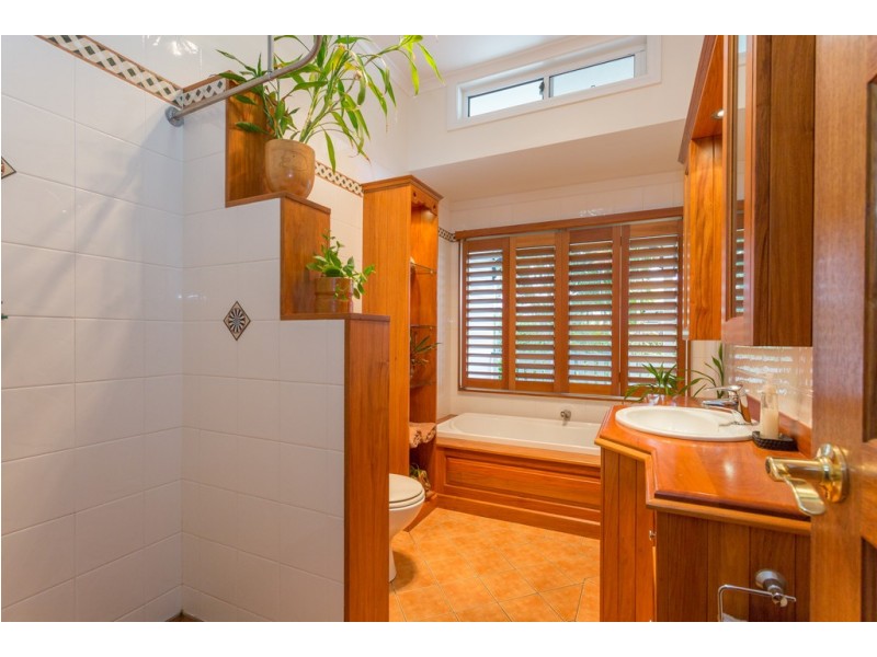 2 Kiwi Court, Ooralea QLD 4740