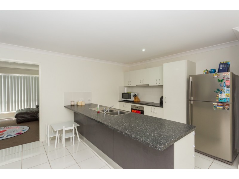 6 Hinkler Court, Rural View QLD 4740
