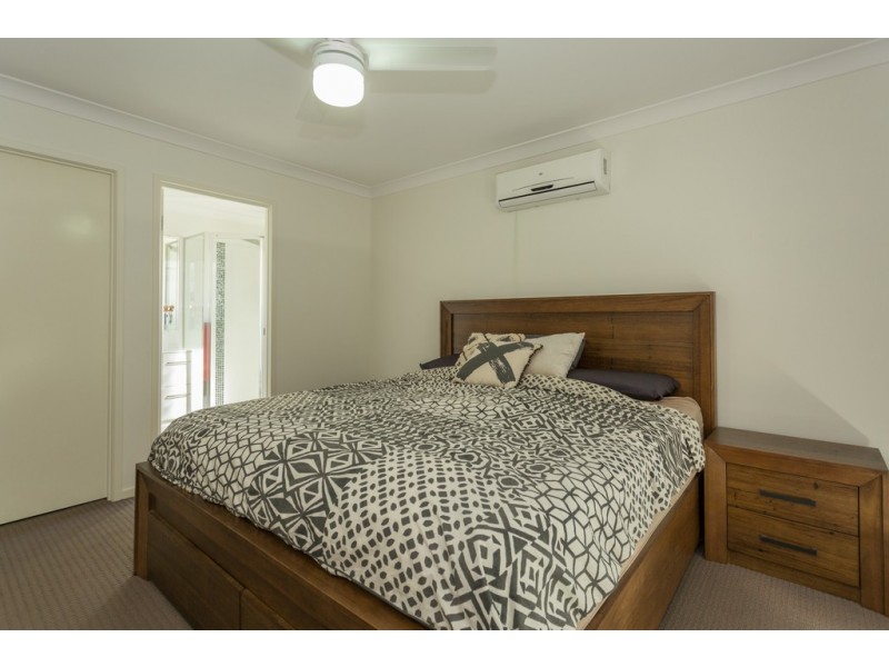 6 Hinkler Court, Rural View QLD 4740