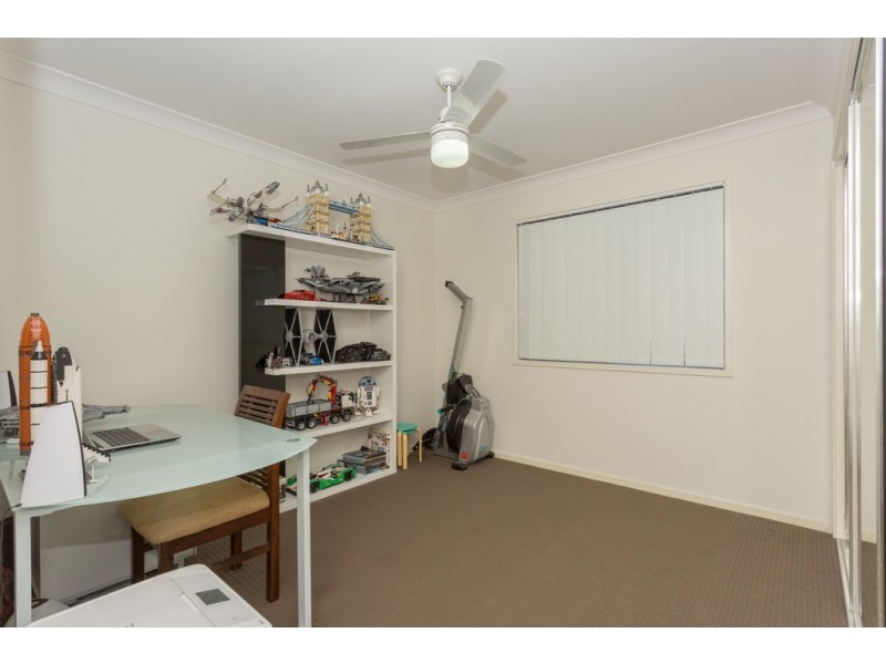 6 Hinkler Court, Rural View QLD 4740