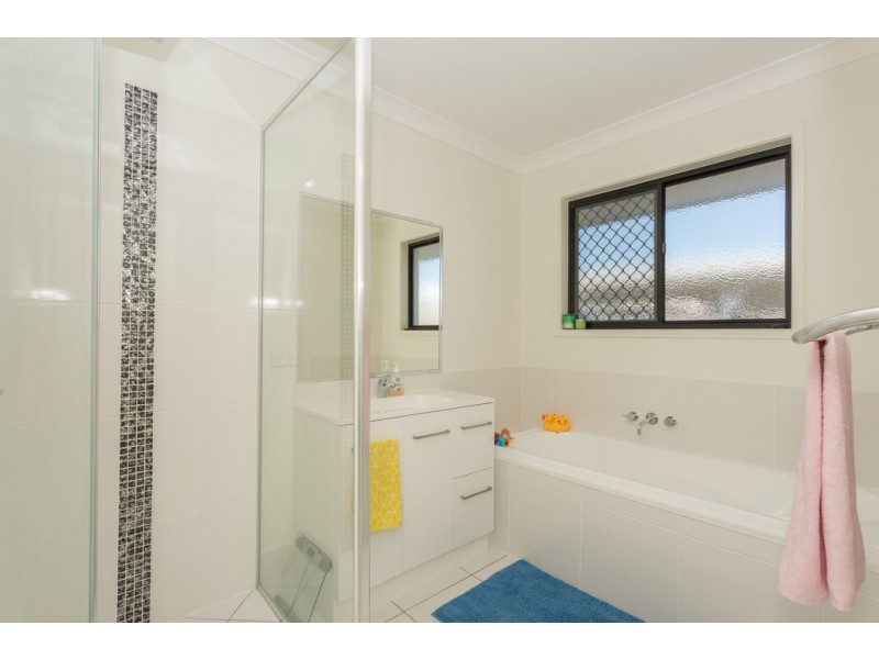 6 Hinkler Court, Rural View QLD 4740