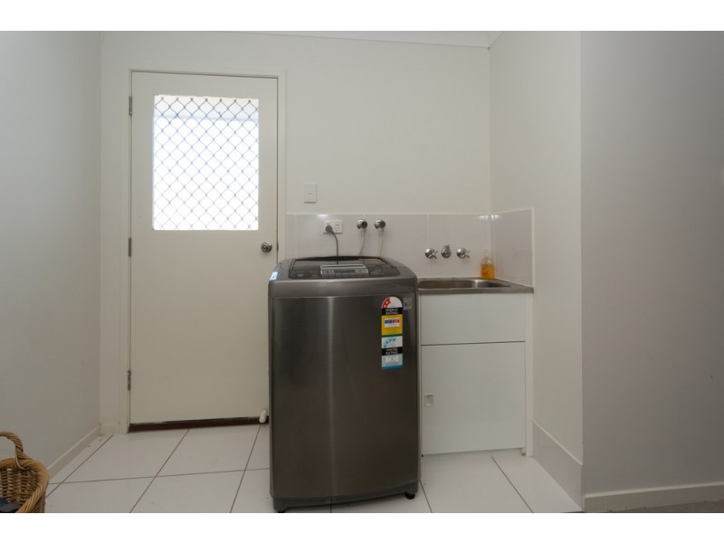 6 Hinkler Court, Rural View QLD 4740