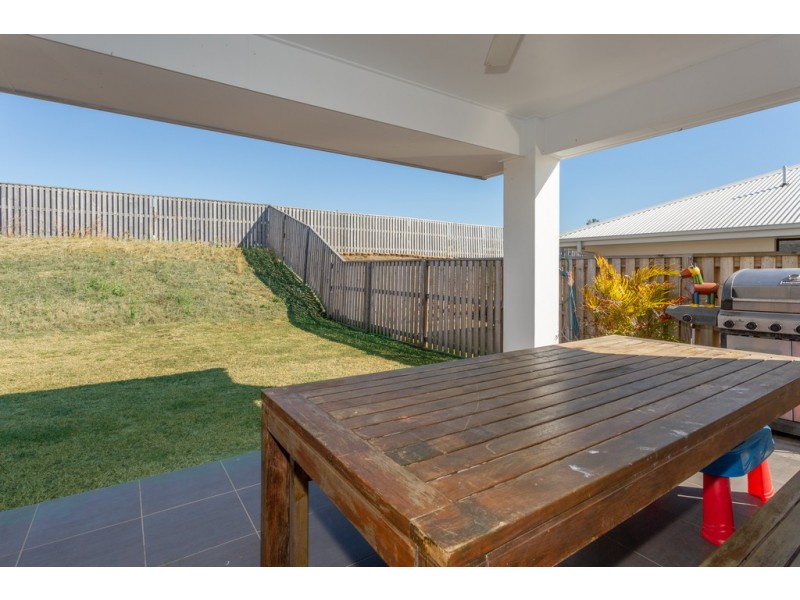 6 Hinkler Court, Rural View QLD 4740