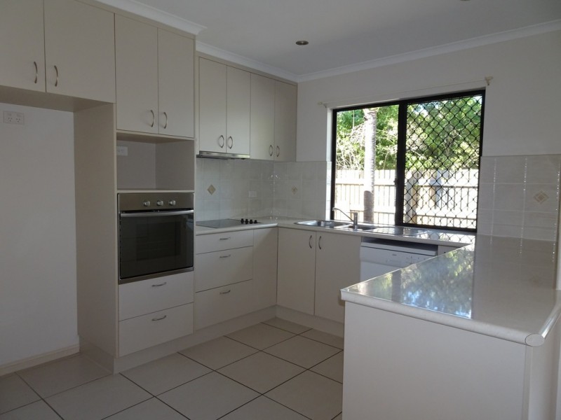 2/24 Eva Parade, Glenella QLD 4740
