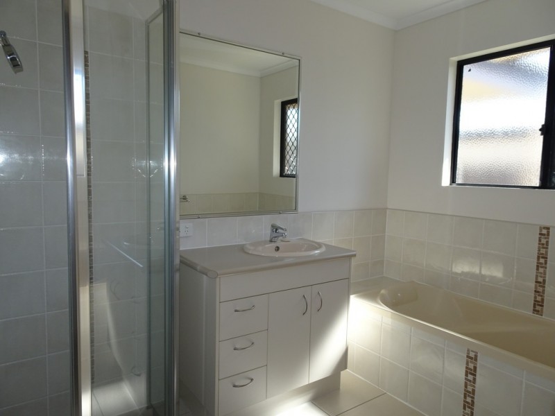 2/24 Eva Parade, Glenella QLD 4740